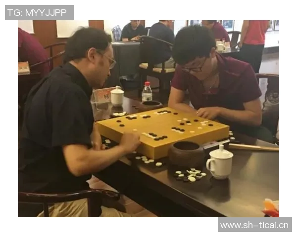 重庆足球队与杭州足球队赛后战术分析与复盘探讨 重庆足球队与杭州足球队赛后战术分析与复盘探讨